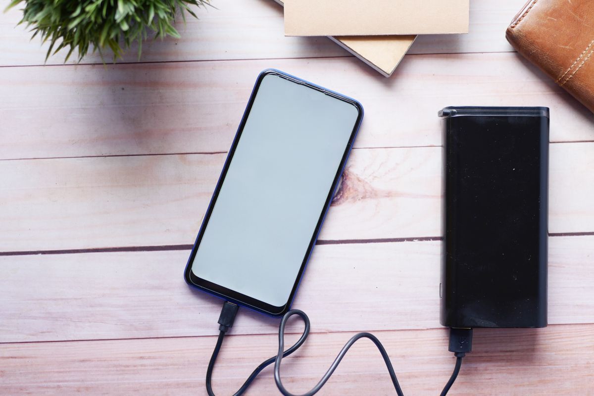 Smartphone charging from a portable power bank